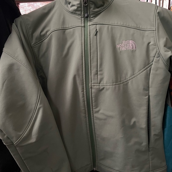 The NorthFace fleece lined wind breaker jacket. Light Sage Green, Size: S/P - Picture 4 of 5